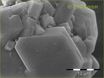 Aluminum hydroxide crystals