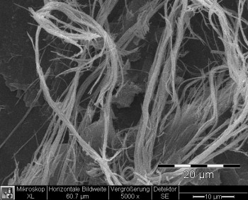 Chrysotile asbestos in brown-black bituminous glues - standard resolution: 654 X 522 px / file size approx. 0,35 MB