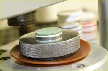 CRB GmbH | preparation of a pressed powder for X-ray analysis